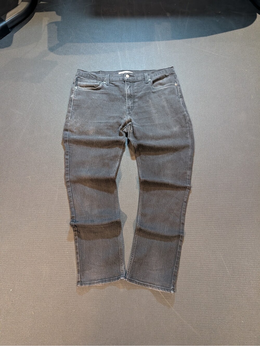 Levi's Signature Slim Black Jeans with Minor Wear